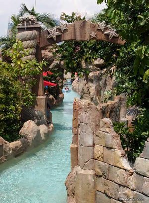 Adventure Cove Waterpark at Resorts World Sentosa: Ultimate Guide ...
