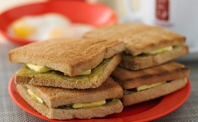 Kaya Toast and Half Boiled Eggs - Local Dishes in Singapore 