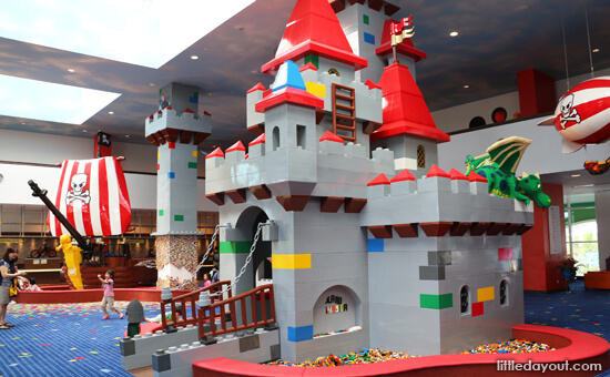 LEGOLAND Hotel: Specially for Kids e02-Lobby