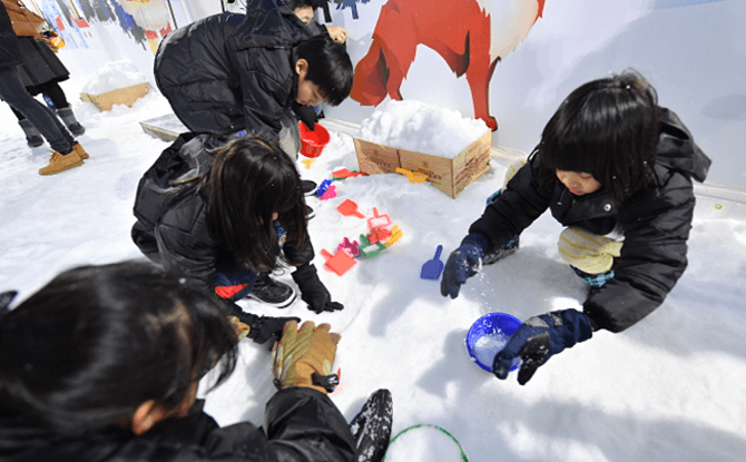 Snow Play at Plaza Singapura