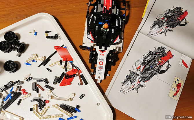 Features of LEGO Formula E Porsche 99x Electric 42137