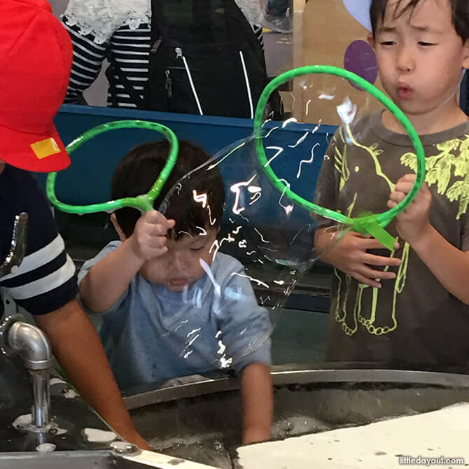 Bubble-making at Kids-Plaza in Osaka