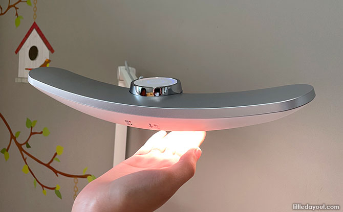 Just place your hand 2 cm under the on/off sensor to switch the lamp on