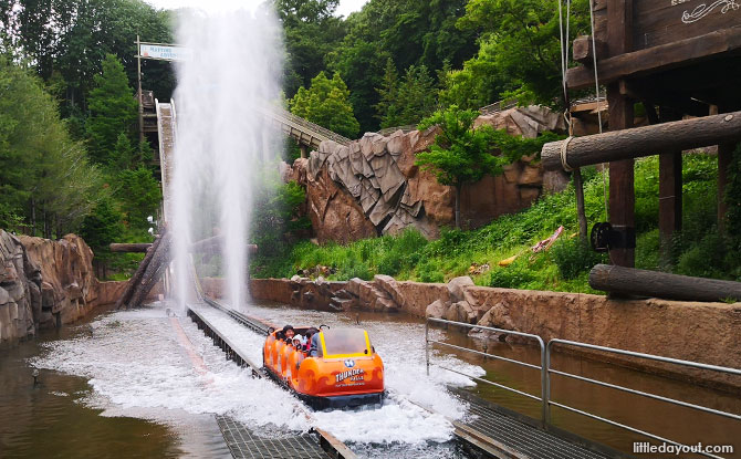 Water flume ride at Everland