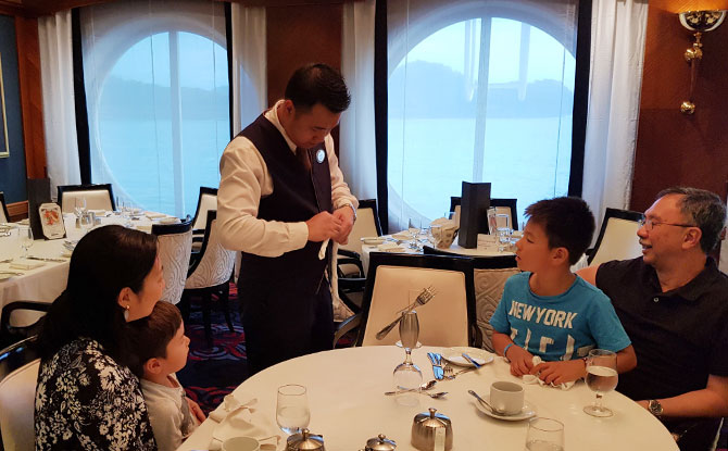 Dining in Style on the cruise with kids