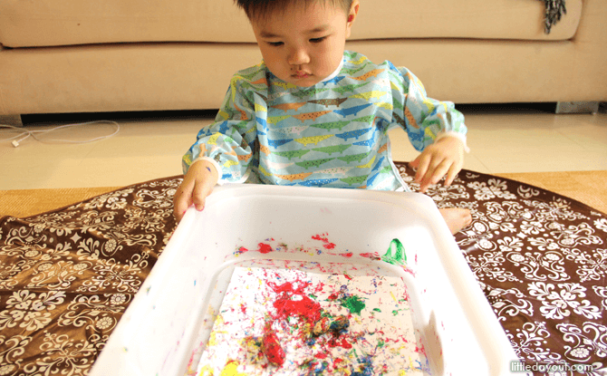 Super Easy "3-Ingredient" Crafts With Toddlers e05-nutspainting