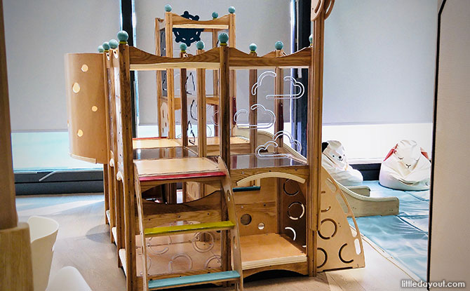 Toddler-friendly climbing frame