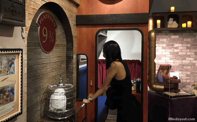 Push a trolley at Platform 9 3/4