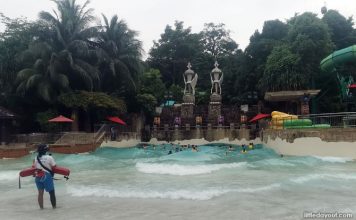 Adventure Cove Waterpark at Resorts World Sentosa: Ultimate Guide ...