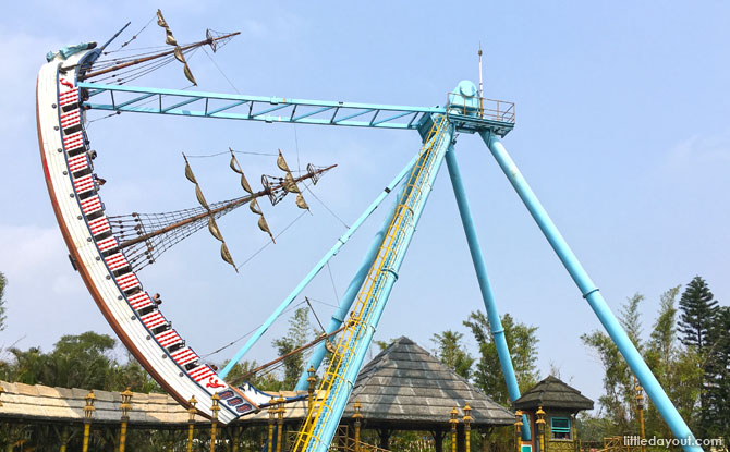 Leofoo Village Theme Park: Amusement Park, Water Park And Safari Zoo In One 2 Imagine swinging up to seven storeys high in ‘Captain Cook’s Swinging Boat’!