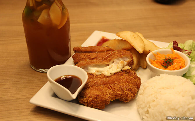 Hoshino Coffee United Square Chicken Mozzarella Set