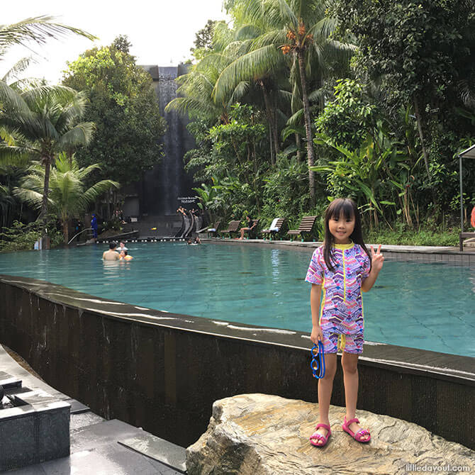 Getting ready to enjoy the pool at Siloso Beach Resort