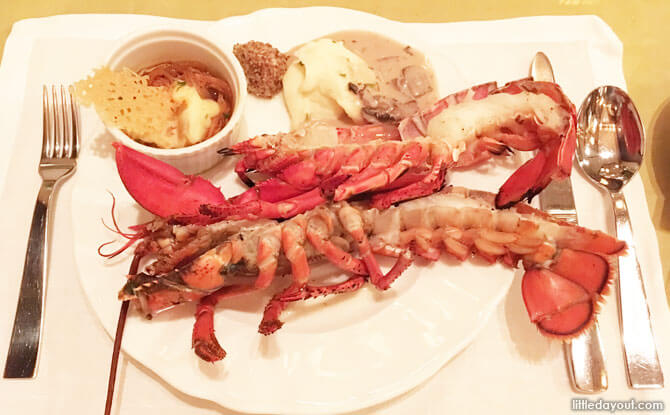 The grilled lobster attracted a short queue. Fresh and succulent, it was the highlight of our meal.