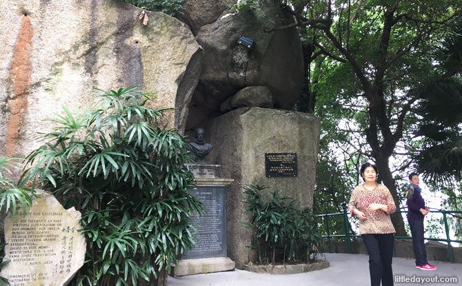 Local aunties exercising around the bust of Luis de Camoes.