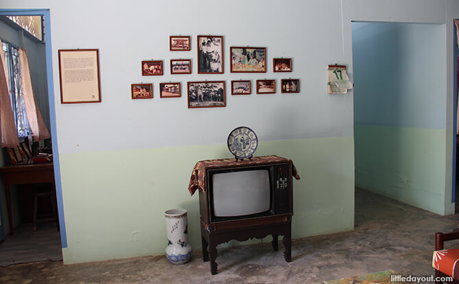 Pulau Ubin Chinese Kampong House: Black and White TV Set