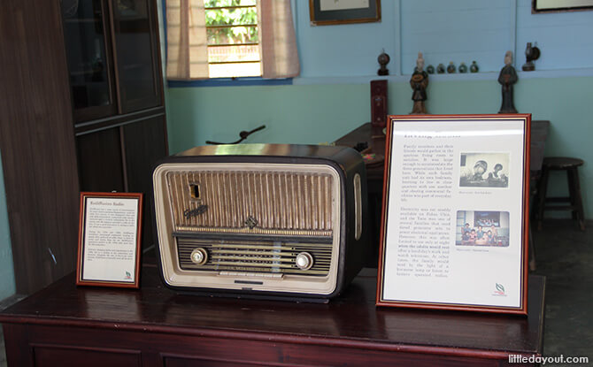 Pulau Ubin Chinese Kampong House: Rediffusion Radio