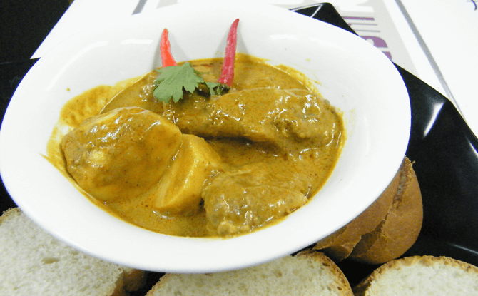 BBQ House curry chicken with bread