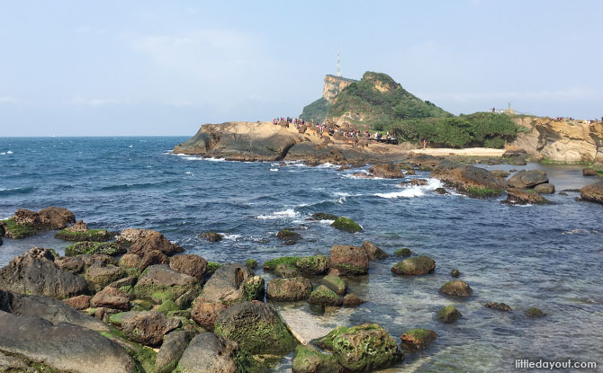 Yehliu Geopark, Taiwan: Meet The Queen And Be A "Light Bulb" To Kissing Rocks 3 cuesta