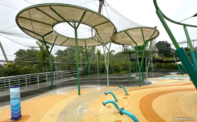 Egg splash water playground