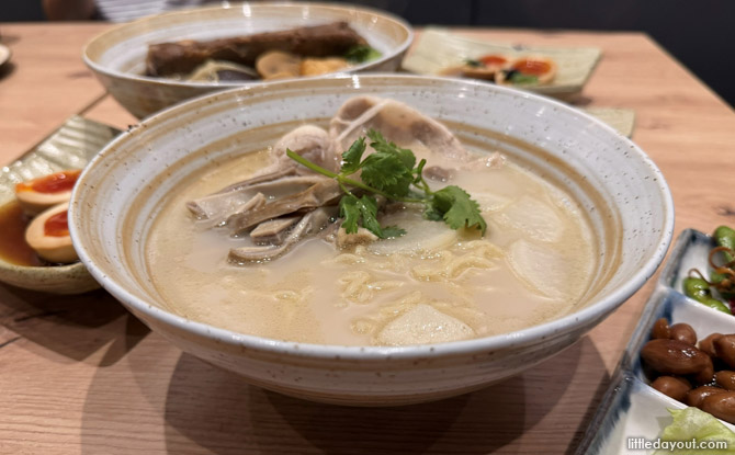 en yeoh bkt_03 En Yeoh: Singapore’s First Bak Kut Teh Ramen