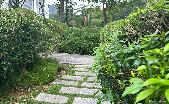 Kid-Friendly Guide To Esplanade – Theatres On The Bay: 11 Things For Families To Do 6 low hedges