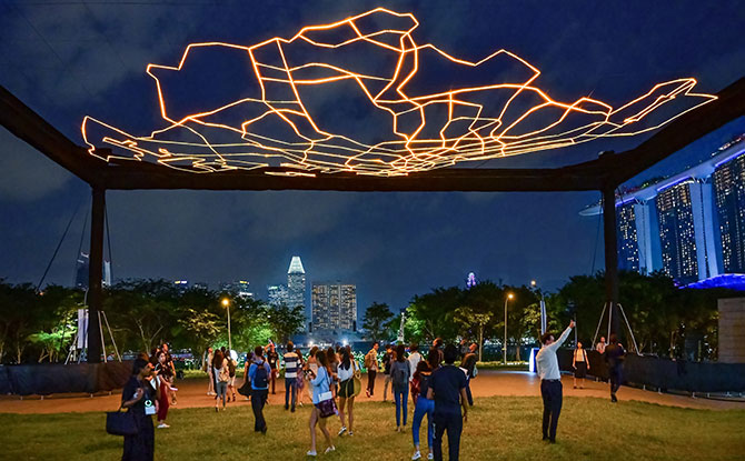 i Light Singapore – Bicentennial Edition: Bridges And Connections Light Up The Night 7 City Gazing Singapore by VOUW (Photo by Suki Singh, courtesy of Urban Redevelopment Authority)
