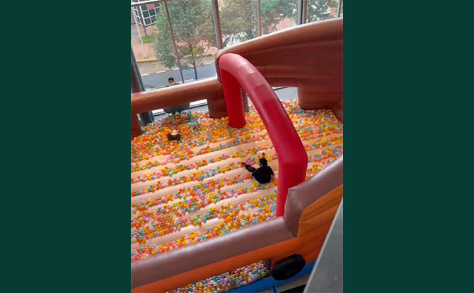 Fleawhere Air Park At Suntec: Giant Bumboat Bouncy Castle Outside The Weekend Flea Market Fleawhere Air Park At Suntec: Giant Bumboat Bouncy Castle Outside The Weekend Flea Market