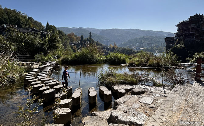 Furong Ancient Town: A Beautiful Stopover Near Zhangjiajie 10 Walking along the stone slabs above the waterfall