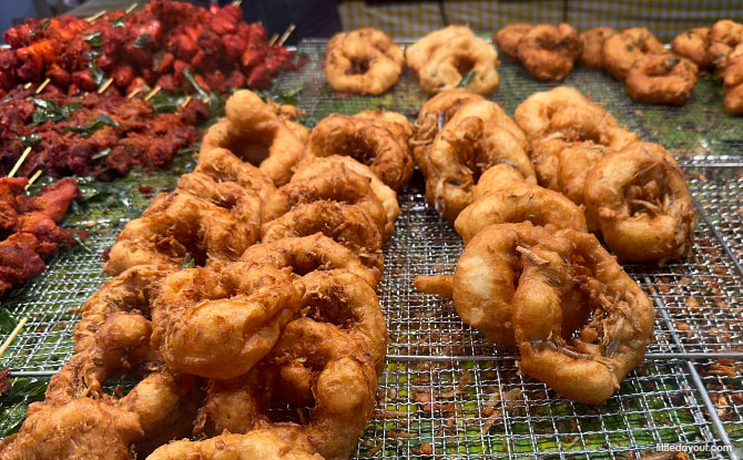 Geylang Serai Hari Raya Bazaar 2026 Guide: Food & Things To Do 5 vadai