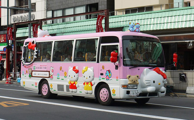 Hello Kitty Bus