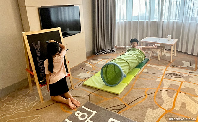 Play area for kids - Holiday Inn Atrium