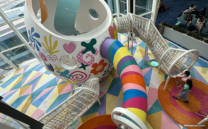 Hong Kong Airport Wonder Eggshell: Playground For Kids 3 Playing at the Hong Kong Airport Playground