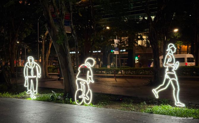 i Light Singapore 2026: From 5 to 28 June Read These 5 Tips Before You Go 9 Pose with Glowing Silhouettes