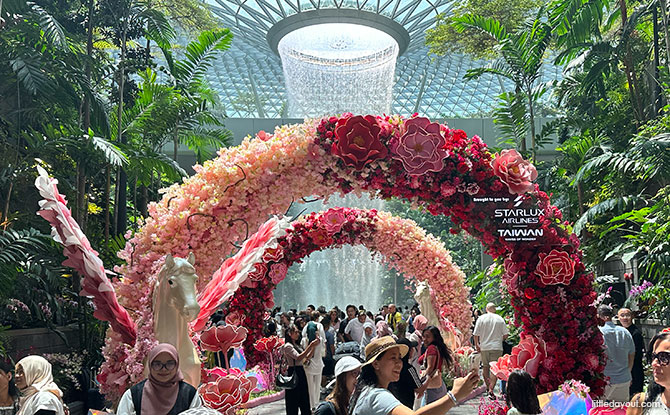 Jewel & Changi Airport Celebrate Chinese New Year With A LNY Bazaar, Displays & Festive Experiences Jewel & Changi Airport Celebrate Chinese New Year With A LNY Bazaar, Displays & Festive Experiences