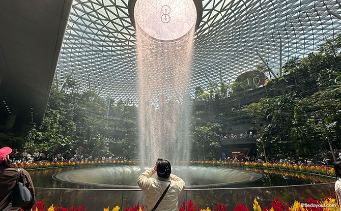 Jewel & Changi Airport Celebrate Chinese New Year With A LNY Bazaar, Displays & Festive Experiences 3 Extended operating hours for Changi Lounge and Jewel Rain Vortex