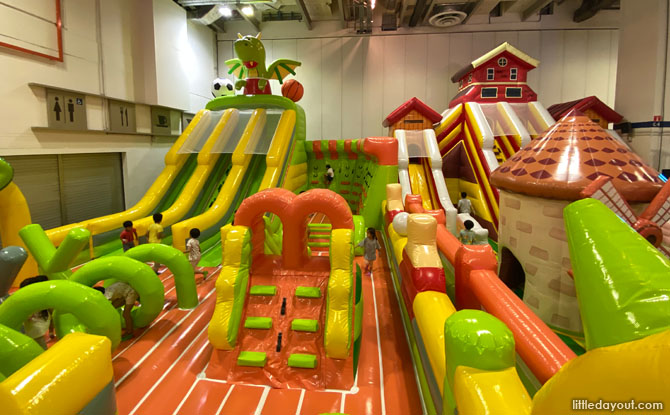 Bouncy Castles Galore at Jumptopia Triple Jump Pool Party
