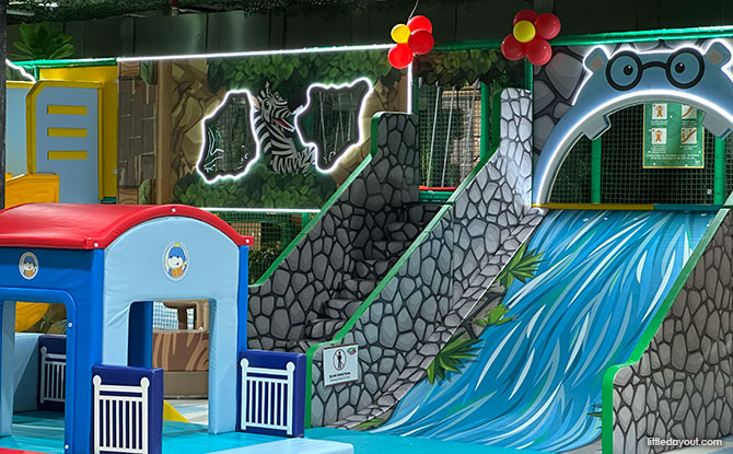 Jungle Gym SKS City Mall JBCC: Jungle-Themed Indoor Playground 3 padded climbing frames
