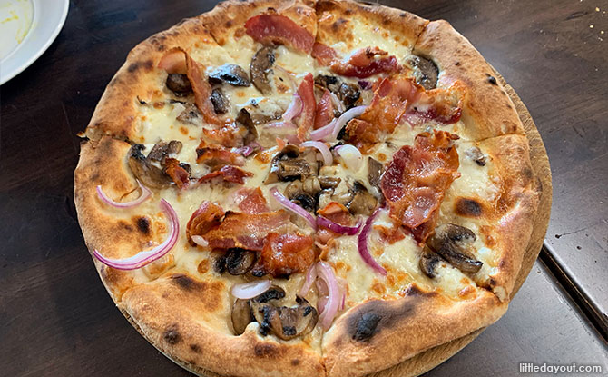 Classic Dishes That Do Not Disappoint - La Pizzaiola