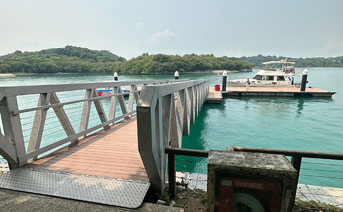 Lazarus Island Jetty