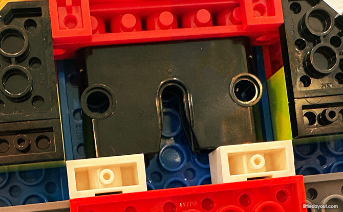 LEGO Fortune Firecracker 80118 Review: Celebrate CNY With This Festive Build 5 piece that allowed the Fortune Firecracker to be securely wall-mounted