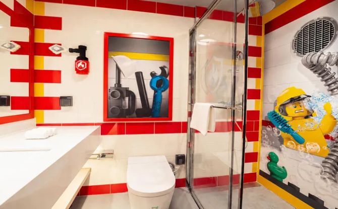 LEGOLAND Hotel Malaysia Introduces New LEGO CITY Themed Rooms 4 toilet