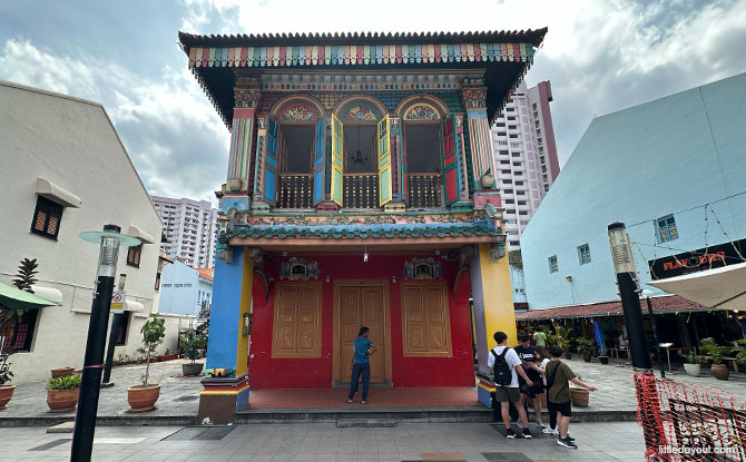 A Walk Through Little India: Is It Worth Visiting? Shopping, Sights & Food 2 Tan Teng Niah House