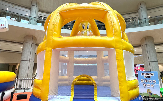 Looney Tunes-themed inflatables at Suntec City