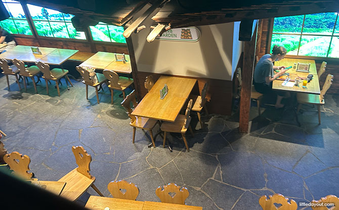 restaurant decor at Marche