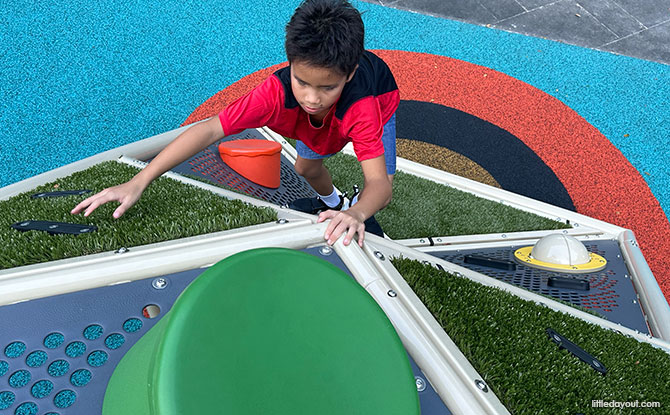 Marina Bay Playground: Exciting Play Hills In The City 3 Climb the hill