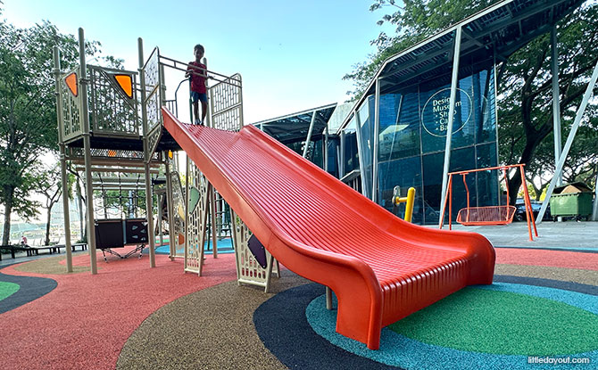 Marina Bay Playground: Exciting Play Hills In The City 1 Marina Bay Playground: Fun Play Spot Beside Red Dot Design Museum
