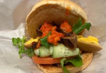 MOS Burger Teochew Braised Duck Burger: Taste Test MOS Burger Teochew Braised Duck Burger: Taste Test