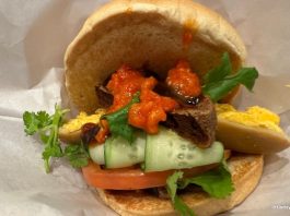 MOS Burger Teochew Braised Duck Burger: Taste Test