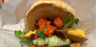MOS Burger Teochew Braised Duck Burger: Taste Test