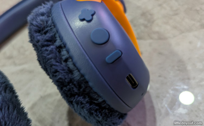 myFirst Carebuds Max Wireless Headphone Review 2 On the headphones are three buttons for easy controls, two for volume and a power and control button.